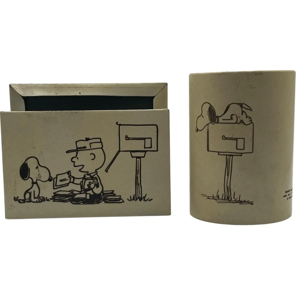 Vintage Peanuts Snoopy Charlie Brown Desk Set Mailbox Pen Cup Letter Mail Holder